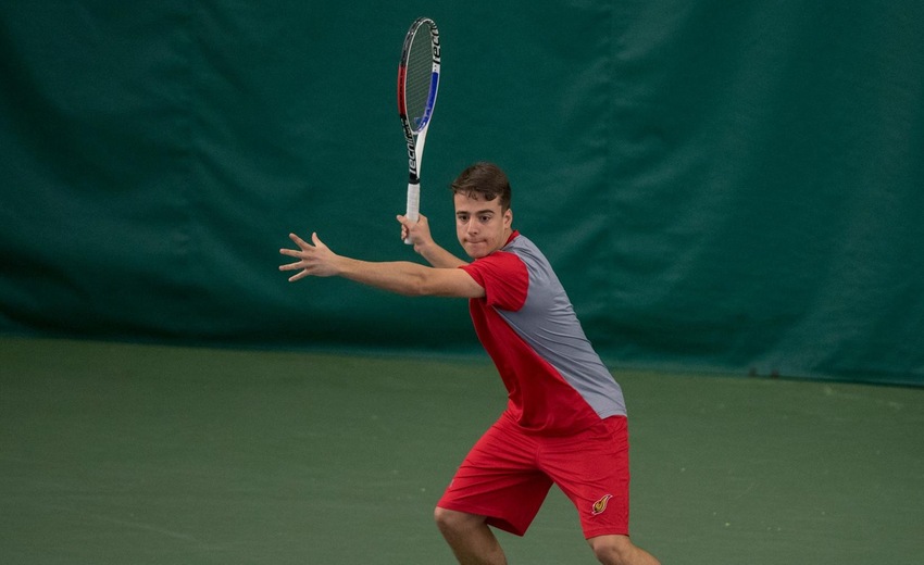 Estevez Hernandez battled in close match up.
